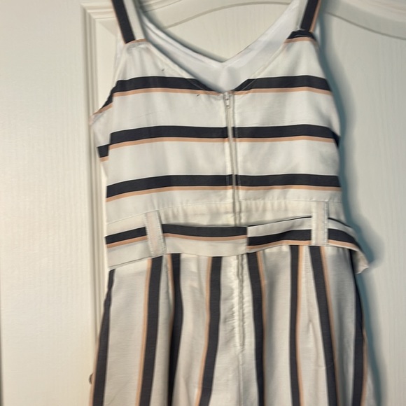 Striped jumpsuit with pockets - Picture 4 of 4